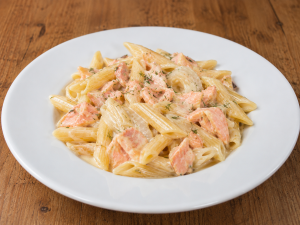57 Penne Salmone